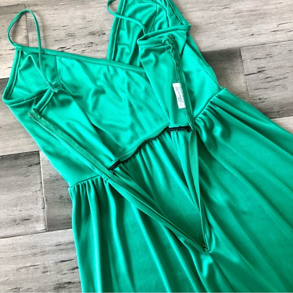 Vintage 70s House of Bianchi Kelly Green Surplice Bust Gown w/ Capelet Shawl - Picture 13 of 16